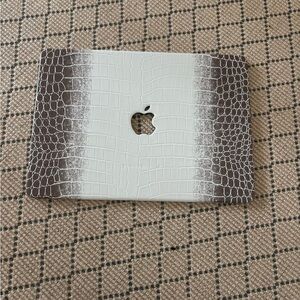 Elegant White and Brown laptop Case- color breezy bran new